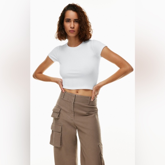 Aritzia Wilfred Free
Go-To T-Shirt
Stretchy ribbed crewneck tshirt Gold EUC - Picture 4 of 8